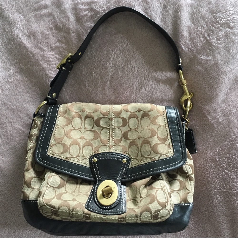 Classic Coach shoulder bag